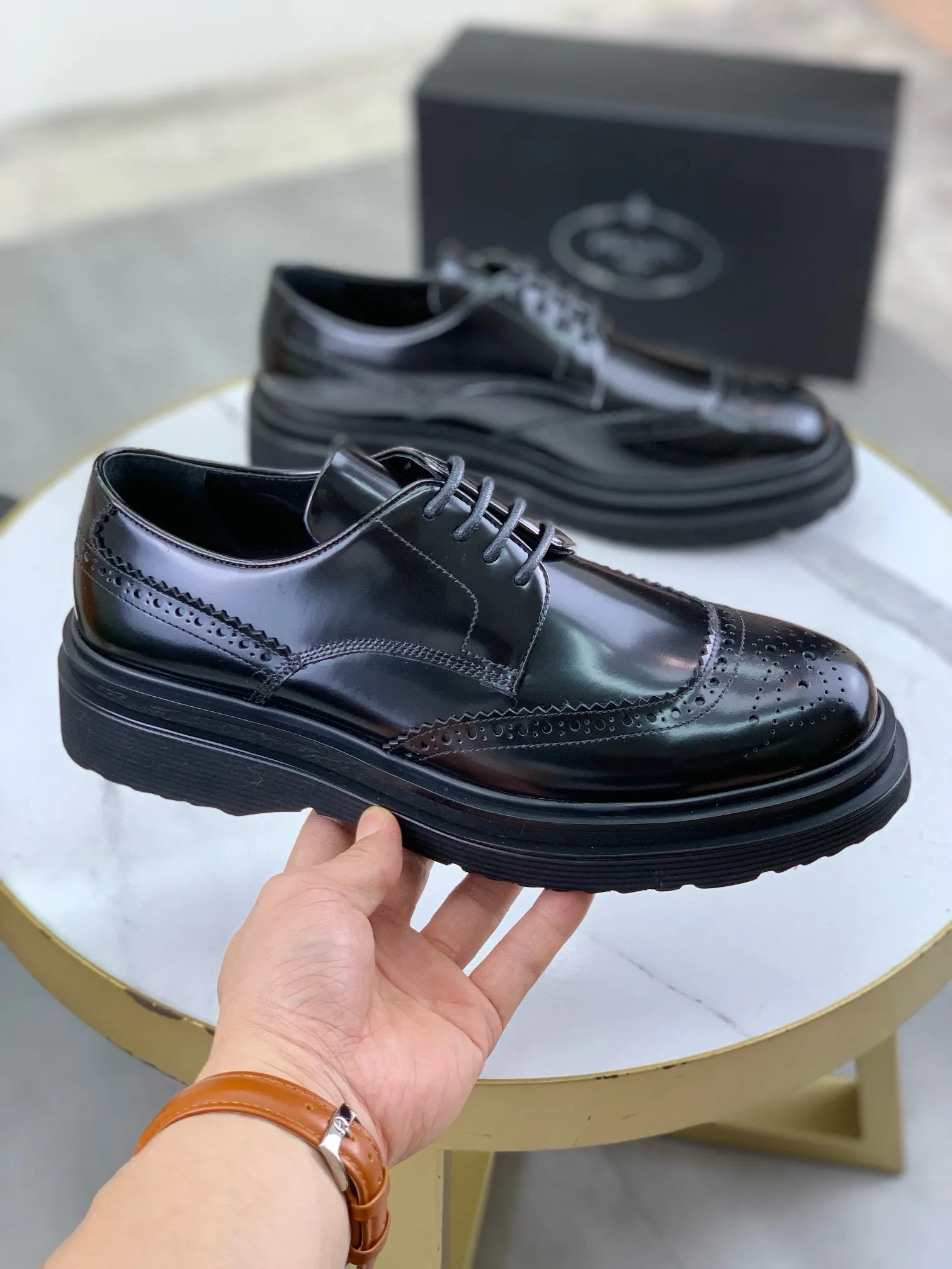 Factory price P880 💰Original quality, top version🔱 ＰＲＡＤＡPrada. Men's business casual leather shoes, top quality products. 1:1 shipment⬆️Luxurious and noble👞All imported original brand fabrics, just to create a more comfortable wearing experience. Upper: Original comfortable open edge bead-rubbed calf leather➕Top imported water-dyed full cow lining, original lightweight and comfortable TPU foam combination bottom✔️Code number: 39-44 (38.45 can be customized)